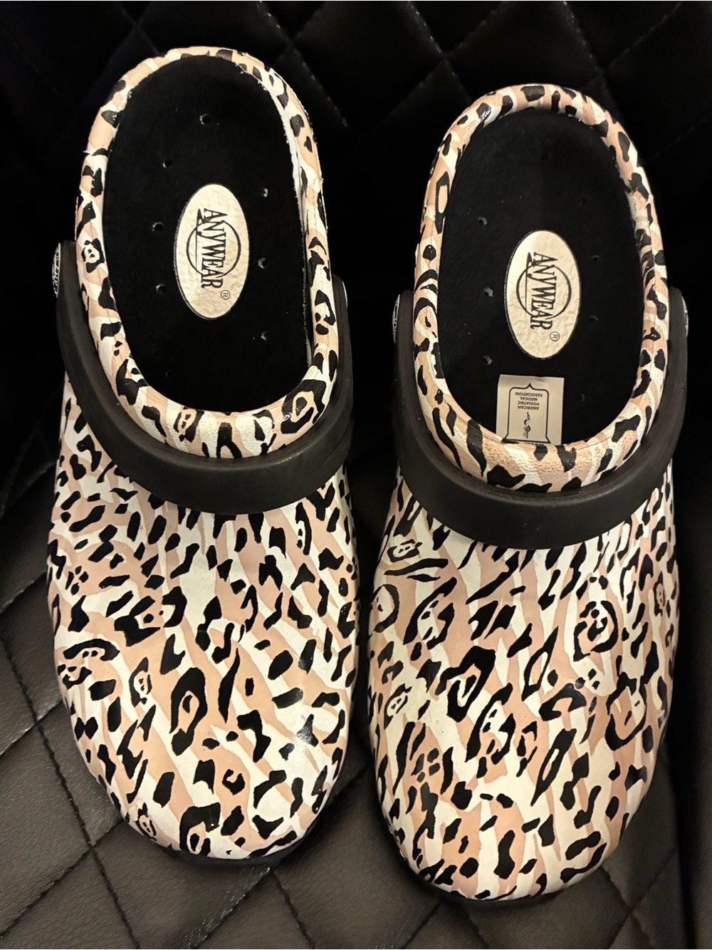 ANYWEAR Nursing Slip Resistant Leopard Print Clogs in Beige & Black Size 5